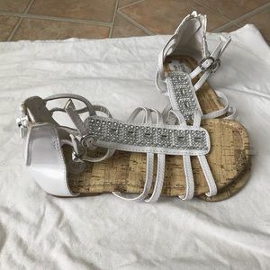 White sandals total girl sz. 2